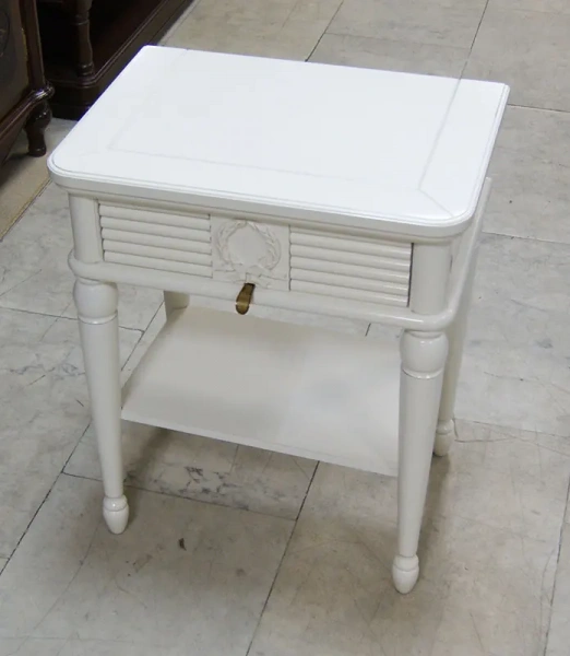 Тумба прикроватная на ножках "Мария Сильва" MS906  купить в интернет магазине Мебель из массива. Звоните +7 495 961-63-63 Тумбы прикроватные из массива дерева